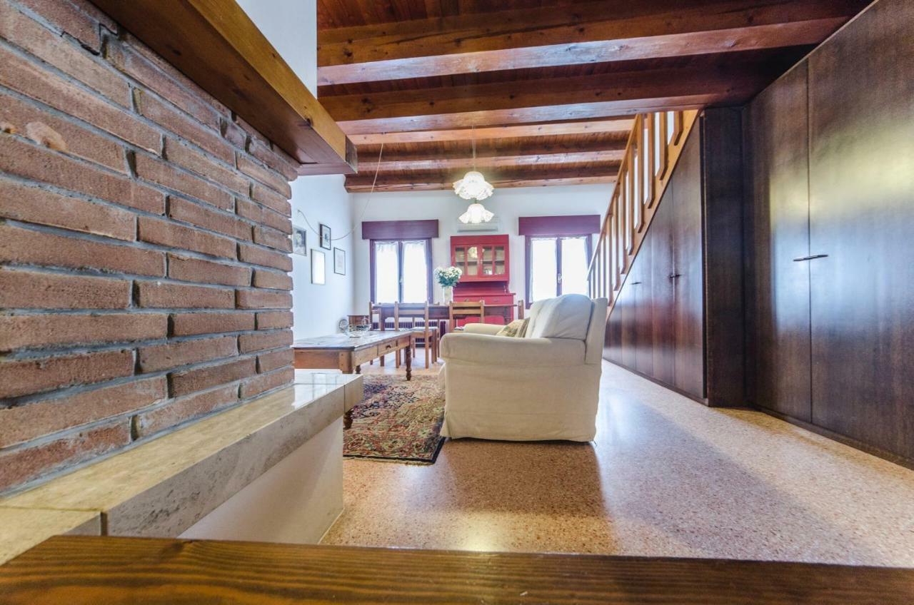ノアーレ Novalesi Red Houseヴィラ エクステリア 写真